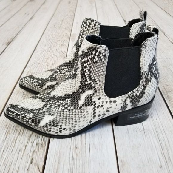 Waterproof Blondo Emelia Snakeskin Chelsea Booties Size 7 NWT - Picture 2 of 9